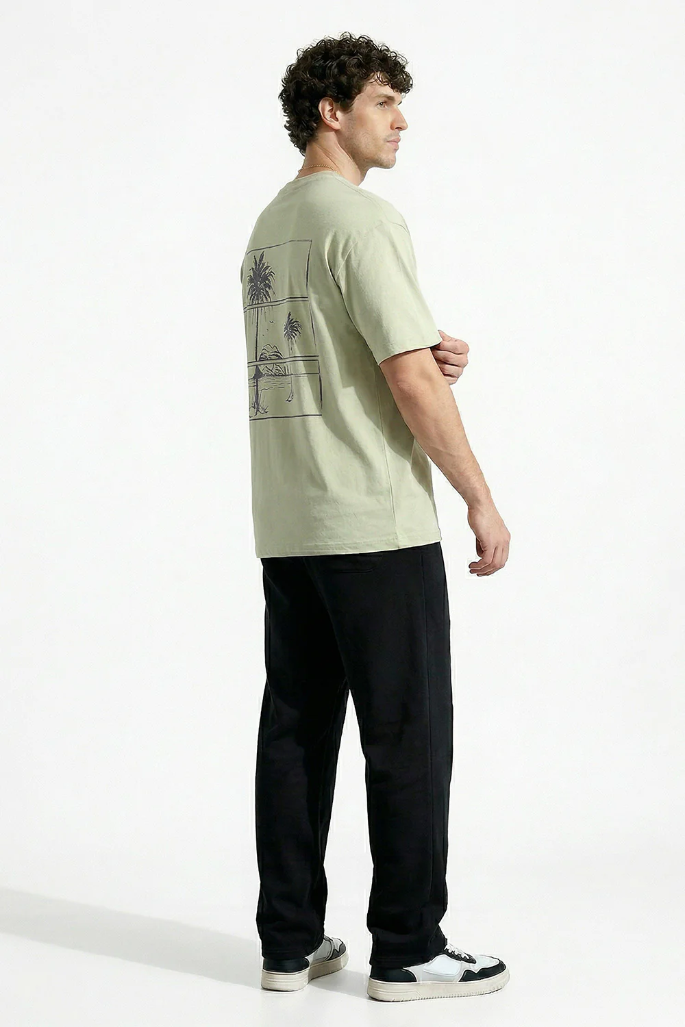 Hotel Casual Look - Image 5
